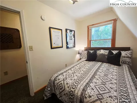 142 Tinys Mountain Dr, Deep Gap, NC 28618 photo 6