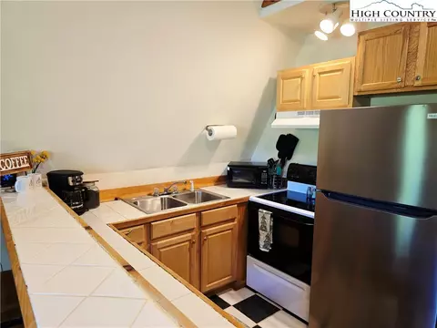 142 Tinys Mountain Dr, Deep Gap, NC 28618 photo 12