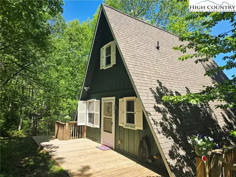 142 Tinys Mountain Dr, Deep Gap, NC 28618 photo 2