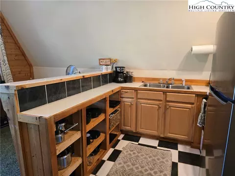 142 Tinys Mountain Dr, Deep Gap, NC 28618 photo 13