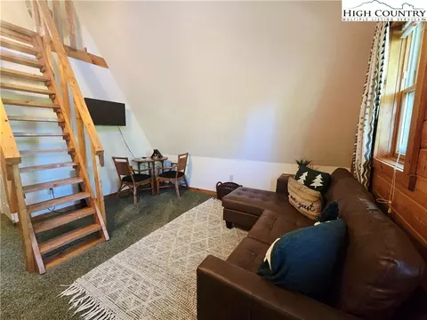 142 Tinys Mountain Dr, Deep Gap, NC 28618 photo 10