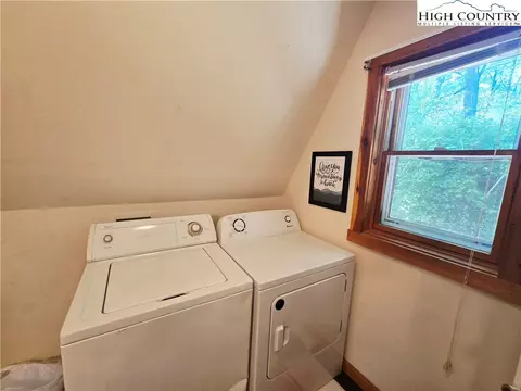 142 Tinys Mountain Dr, Deep Gap, NC 28618 photo 15