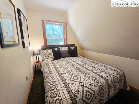 142 Tinys Mountain Dr, Deep Gap, NC 28618 photo 7