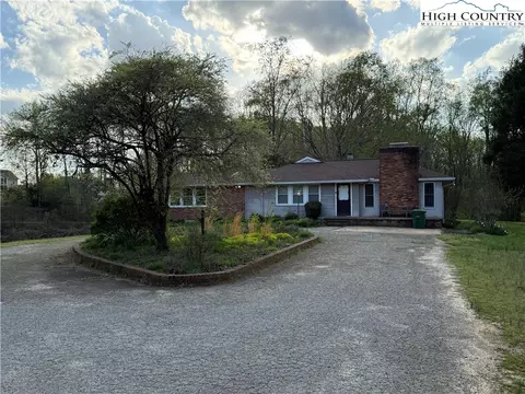 1980 Turkey Ln, Pfafftown, NC 27040