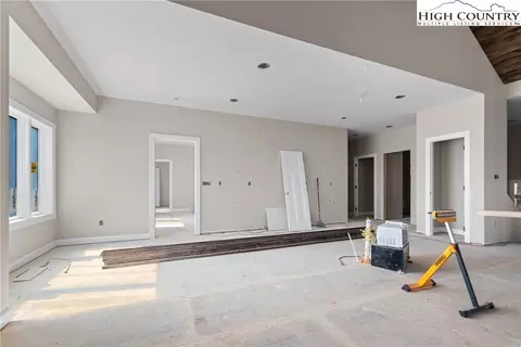 Living - 240 Silver Fox Trl, Beech Mountain, NC 28604 photo 4 of 5