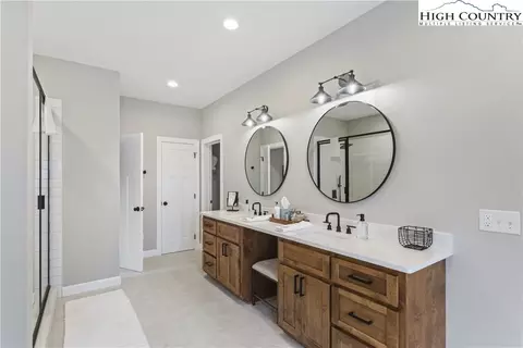Bath - 240 Silver Fox Trl, Beech Mountain, NC 28604 photo 2 of 2