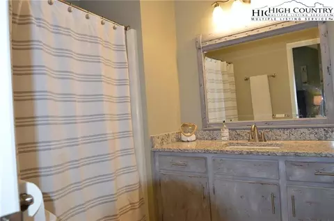 Bath - 994 Ridge Rd, Roaring Gap, NC 28668 photo 3 of 4