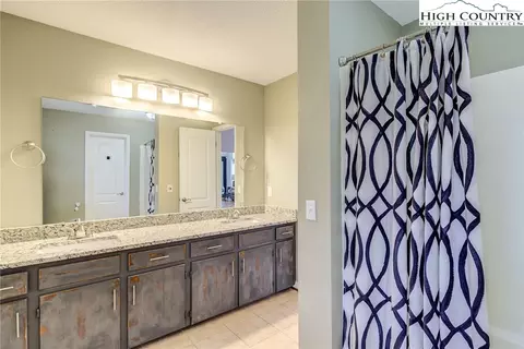 Bath - 994 Ridge Rd, Roaring Gap, NC 28668 photo 2 of 4