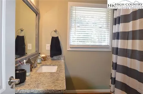 Bath - 994 Ridge Rd, Roaring Gap, NC 28668 photo 4 of 4