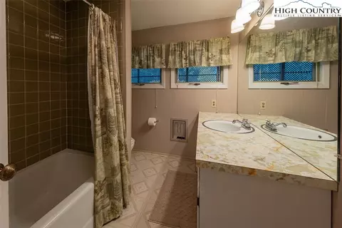 Bath - 377 Deer Run Rd, Roaring Gap, NC 28668 photo 3 of 3