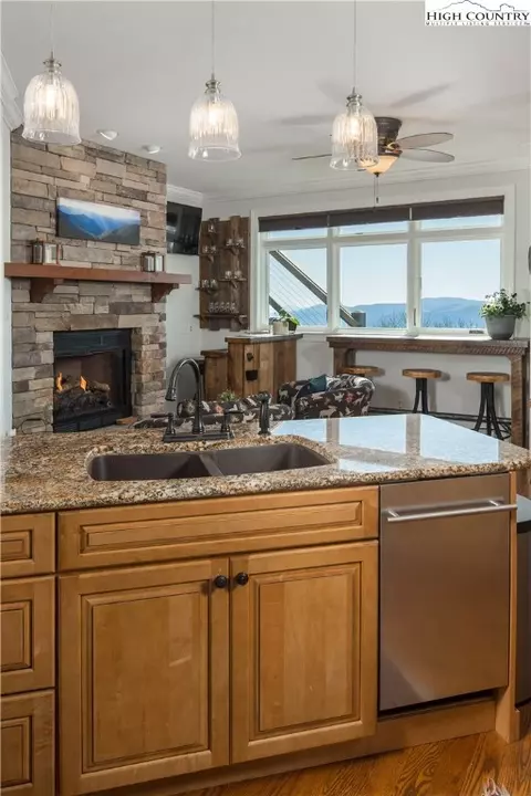 412 Oz Rd, Beech Mountain, NC 28604 photo 9