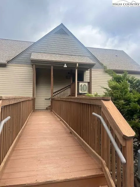 110 Sugar Ski Dr #10-201, Sugar Mountain, NC 28604
