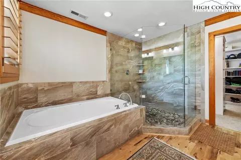 Bath - 162 Pinecrest Ct, Boone, NC 28607 photo 2 of 9