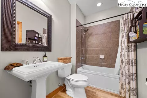 Bath - 162 Pinecrest Ct, Boone, NC 28607 photo 5 of 9