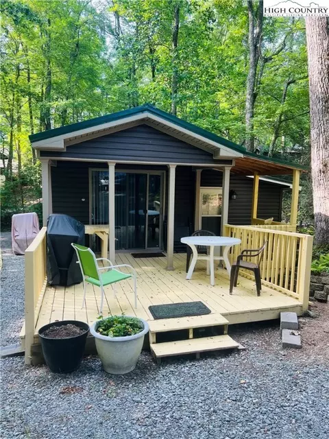 581 Highland Hills Rd, Newland, NC 28657