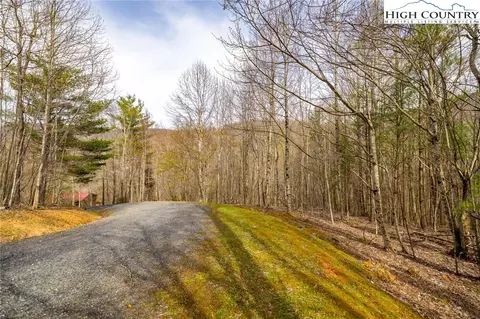 15 Bluff Canyon Dr, West Jefferson, NC 28694