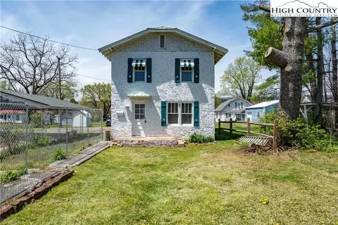 227 N Murphey St, Mountain City, TN 37683