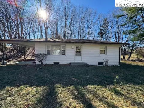 1313 Quillen Ridge Rd, Mouth Of Wilson, VA 24363