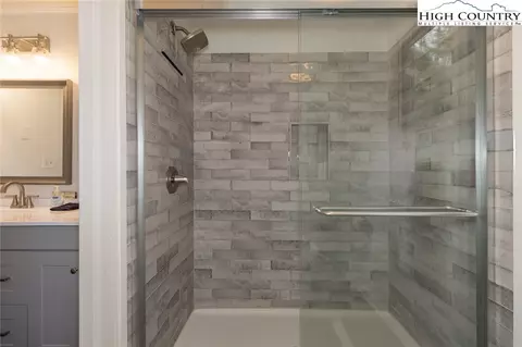 310 W Laurel Cir, Deep Gap, NC 28618 photo 20