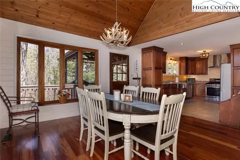 310 W Laurel Cir, Deep Gap, NC 28618 photo 4