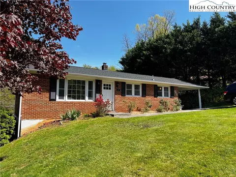393 Grandview Dr, Sparta, NC 28675