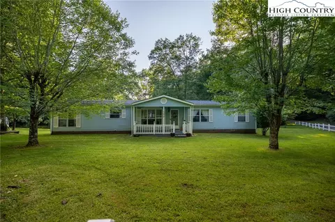 290 Stardust Ln, Glade Valley, NC 28627