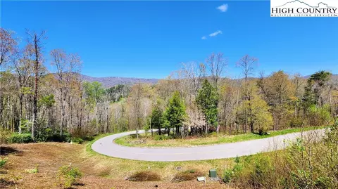 31 32 Running Bear Cir, Banner Elk, NC 28604