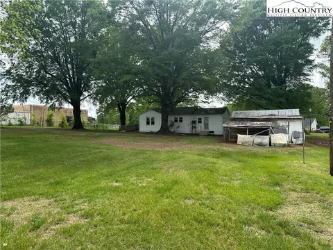 135 Hendren Ln, Hiddenite, NC 28636 photo 11