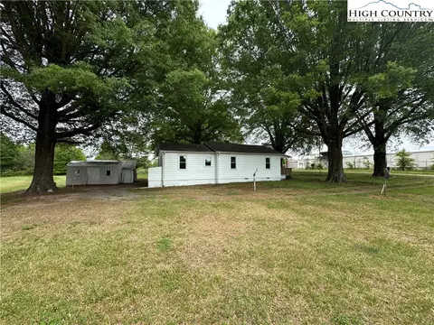 135 Hendren Ln, Hiddenite, NC 28636 photo 6