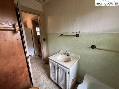 135 Hendren Ln, Hiddenite, NC 28636 photo 24