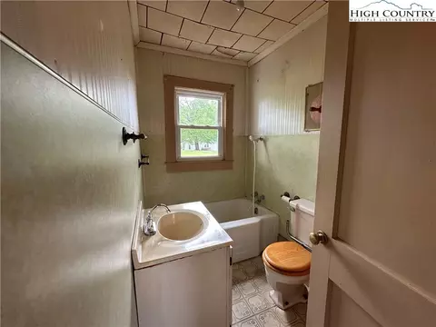 135 Hendren Ln, Hiddenite, NC 28636 photo 32