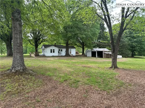 135 Hendren Ln, Hiddenite, NC 28636 photo 12