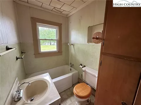 135 Hendren Ln, Hiddenite, NC 28636 photo 31