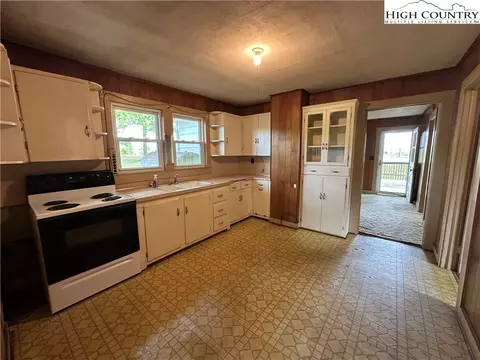 135 Hendren Ln, Hiddenite, NC 28636 photo 20