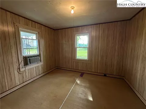 135 Hendren Ln, Hiddenite, NC 28636 photo 16
