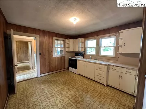 135 Hendren Ln, Hiddenite, NC 28636 photo 19