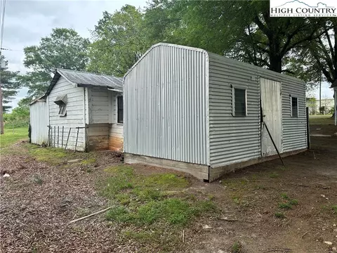 135 Hendren Ln, Hiddenite, NC 28636 photo 9