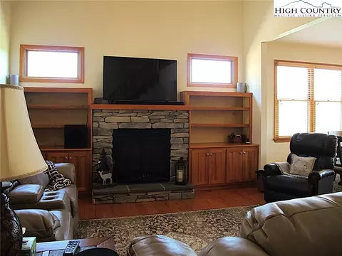 197 Greenview Dr, Jefferson, NC 28640 photo 6