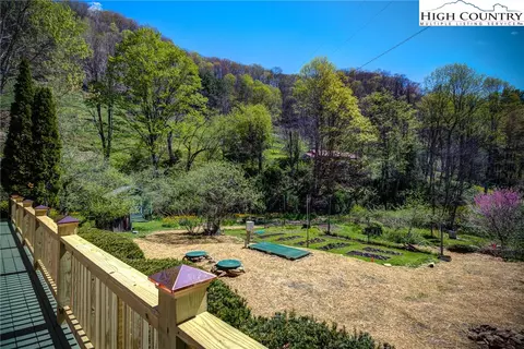 492 Willard Johnson Rd, Vilas, NC 28692 photo 3