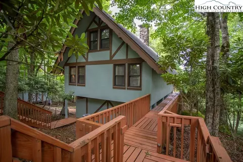 910 Charter Hills Rd, Beech Mountain, NC 28604