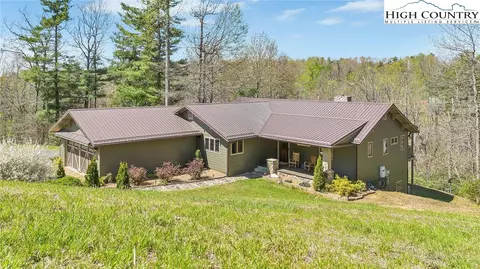 101 Spring Haven Dr, Fancy Gap, VA 24328
