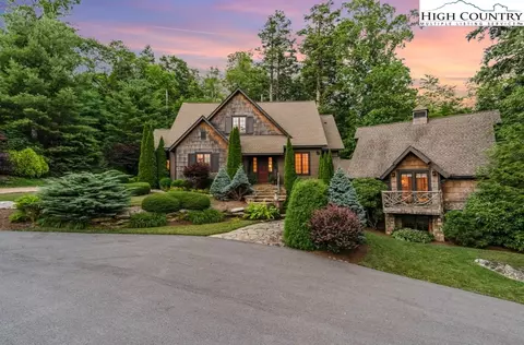210 Farm Loop Rd, Banner Elk, NC 28604