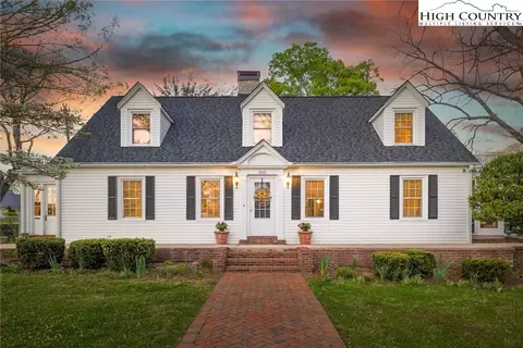 203 Norwood St, Lenoir, NC 28645