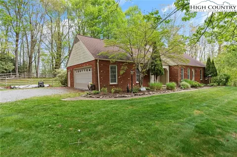 185 Green Field Ln, Boone, NC 28607