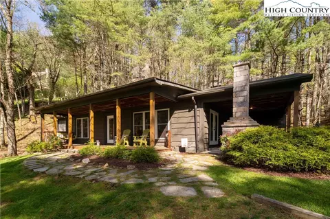 125 Cross Creek Farm Rd, Blowing Rock, NC 28605