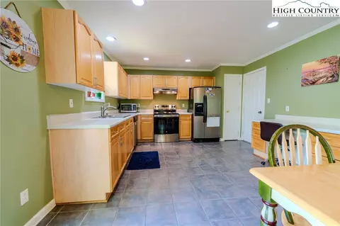 76 Overlook Pt, Spruce Pine, NC 28777 photo 21