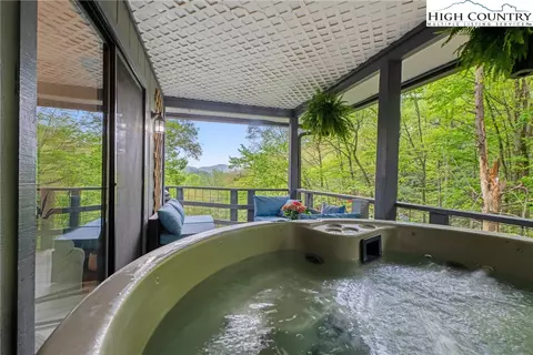 252 Hemlock Rd, Banner Elk, NC 28604