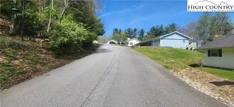 547 White Laurel Ln, Boone, NC 28607 photo 2