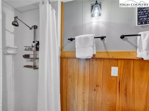 Bath - 222 Grassy Gap Loop Rd, Beech Mountain, NC 28604 photo 1 of 5