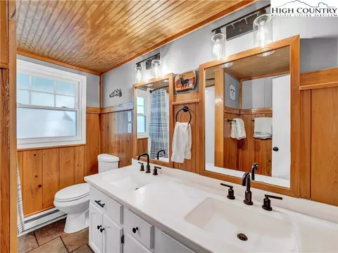 Bath - 222 Grassy Gap Loop Rd, Beech Mountain, NC 28604 photo 2 of 5